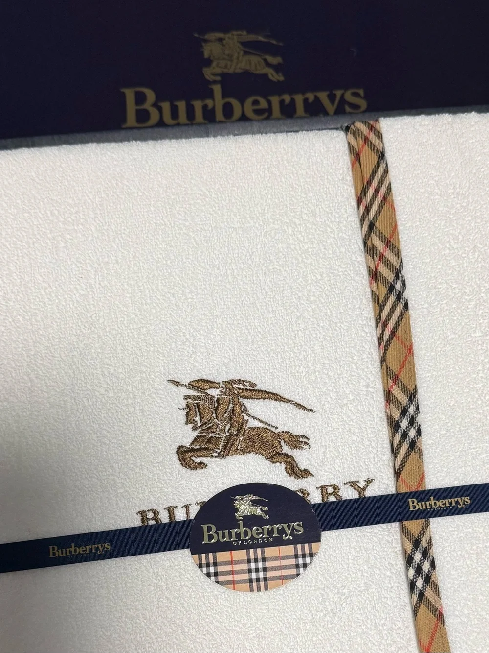 Burberrys Vintage White XL 💯 Cotton Towel with Signature Check Trim! NWB